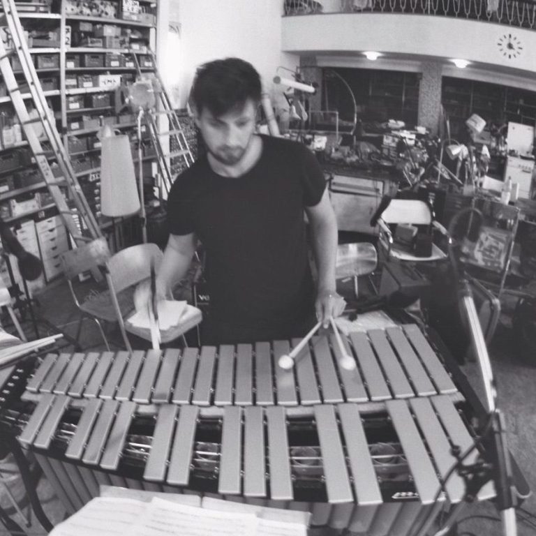 Philipp Andronic plays Vibraphon at Zentrifuge Studio Berlin Philipp Andronic plays Vibraphon in black and white